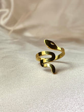 Load image into Gallery viewer, Snake Gold Ring
